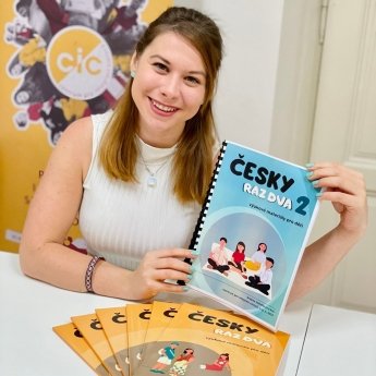 Українці можуть завантажити безкоштовний підручник із чеської мови для дітей — фото 1