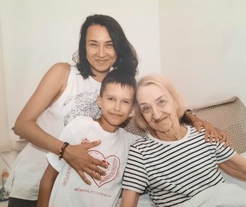 «Самой тяжелой была дорога»: украинка рассказала, как убегала от войны с парализованной матерью и сыном — фото 1