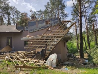 «Мечтаем вернуться и отстроить наш дом» – история семьи беженцев из Киевщины, дом которой разбомбил российский снаряд — фото 2