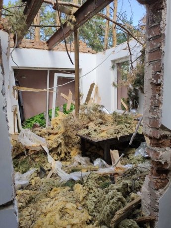 «Мечтаем вернуться и отстроить наш дом» – история семьи беженцев из Киевщины, дом которой разбомбил российский снаряд — фото 3