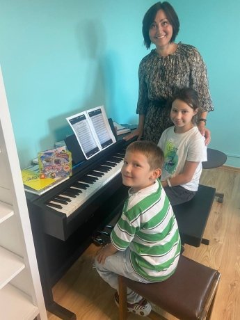 Учні з України вітають українських та польських вчителів з професійним святом — фото 3