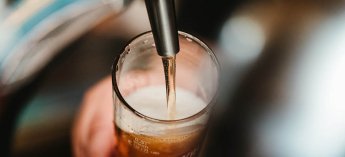 Наприкінці тижня у Празі можна сходити на фестивалі вуличної їжі та «літаючих» пивоварів — фото 1