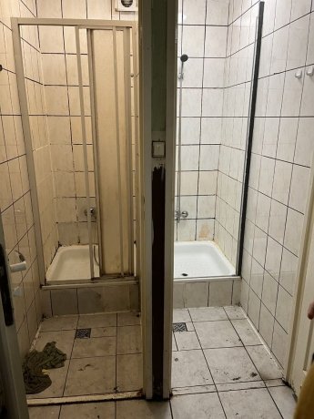 Польша. В хостеле для украинцев течет крыша, нет горячей воды, грязно — фото 1