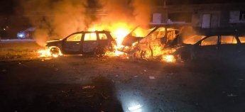 В Києві палають автівки після обстрілів РФ
