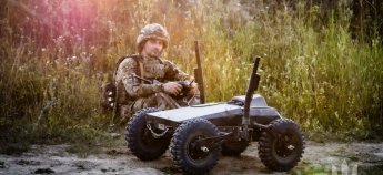 Воїн ЗСУ керує НРК