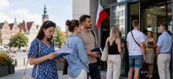 Черга біля муніципалітету Гданська