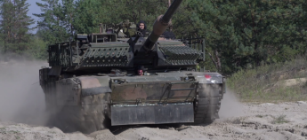 Танкісти 160 ОМБР їдуть на позицію