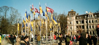 Дискримінація та проблеми з мовою: з чим зіткнулися українські біженці у Латвії