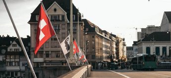 У Швейцарії українцям стало важче отримати «статус S»