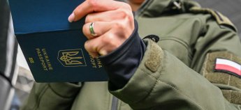 Первірка паспортів на кордоні