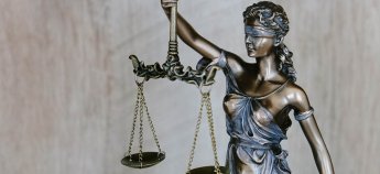 Навіщо потрібна у Швейцарії юридична страховка