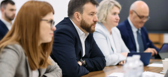 Деніс Улютін на перемовинах з