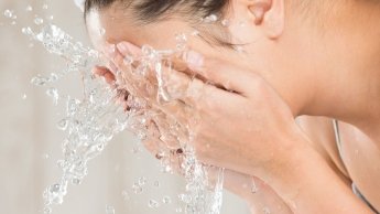 Кислотные гели для умывания: кому подходят и как использовать без вреда
