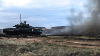 Танк ЗСУ стріляє по російським загарбникам