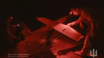 Воїни 9 ОБР СБС готують дрон до виліту