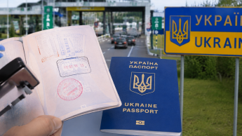 Український паспорт на кордоні