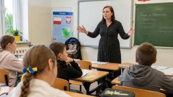 Урок для українських дітей у класі з польської мови