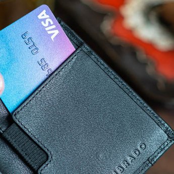 Нацбанк ввел ограничения на расчет валютными картами за границей