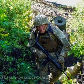 Штурмовик ЗСУ в окопі