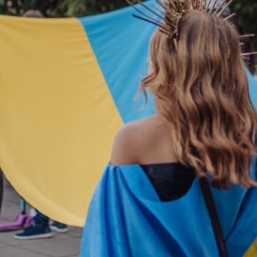 Українці на вулицях Кишинева з національними прапорами
