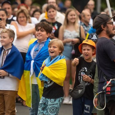 Стало известно, сколько беженцев в Польше, Чехии и Румынии планируют вернуться в Украину