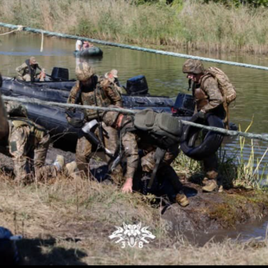 38 ОБМП форсує річку