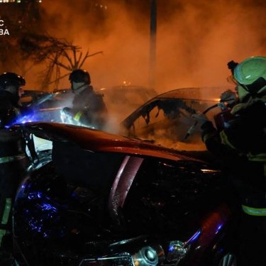 Рятувальники ДСНС ліквідують пожежу після атаки РФ