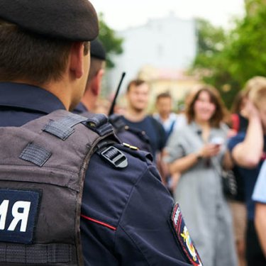 Беженцев из Мариуполя обыскали и допросили в Москве после доноса соседей