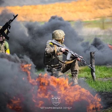 Бойцы 127 Харьковской ОВМБр на позициях