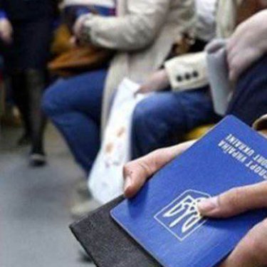 Угорщина легалізує українців із простроченими паспортами