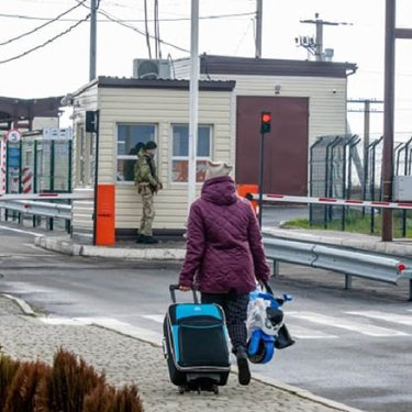 На єдиному КПП між Росією та Україною замерзають люди