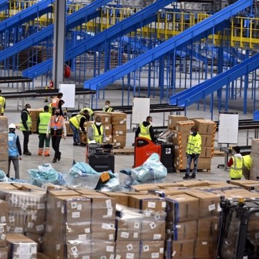 Українцям в ЄС доведеться платити більше за посилки з Батьківщини та Китаю