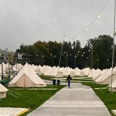 В Ірландії передумали розміщувати тисячу українців у глухому селі