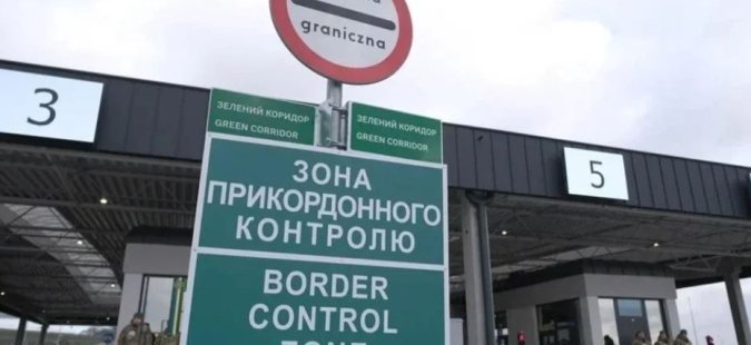 ЄС може позбавити юридичного захисту українців призовного віку, які пакують валізи на Захід