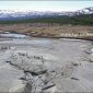 Рыбные ловушки на озере Тессе, на заднем плане видны участки поселения каменного века